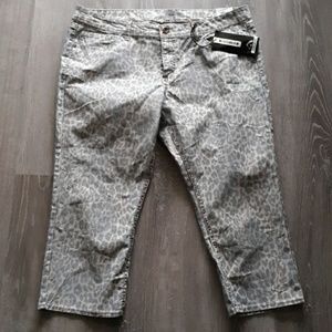 Jordache Skinny Crop Jean's  size 18 New